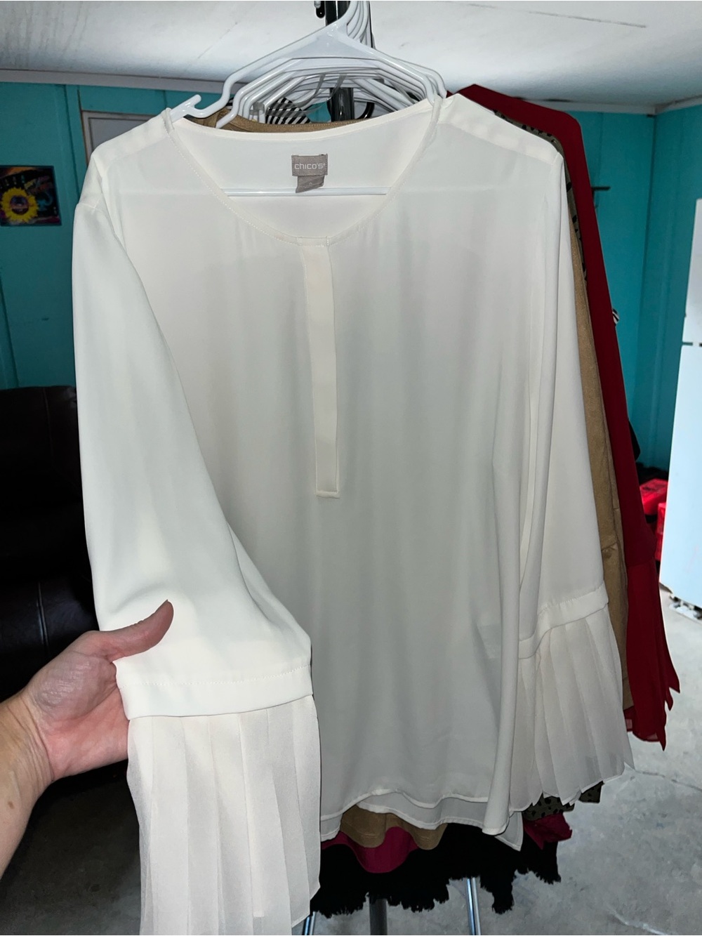 Cato Cream Pleated-Sleeve Blouse